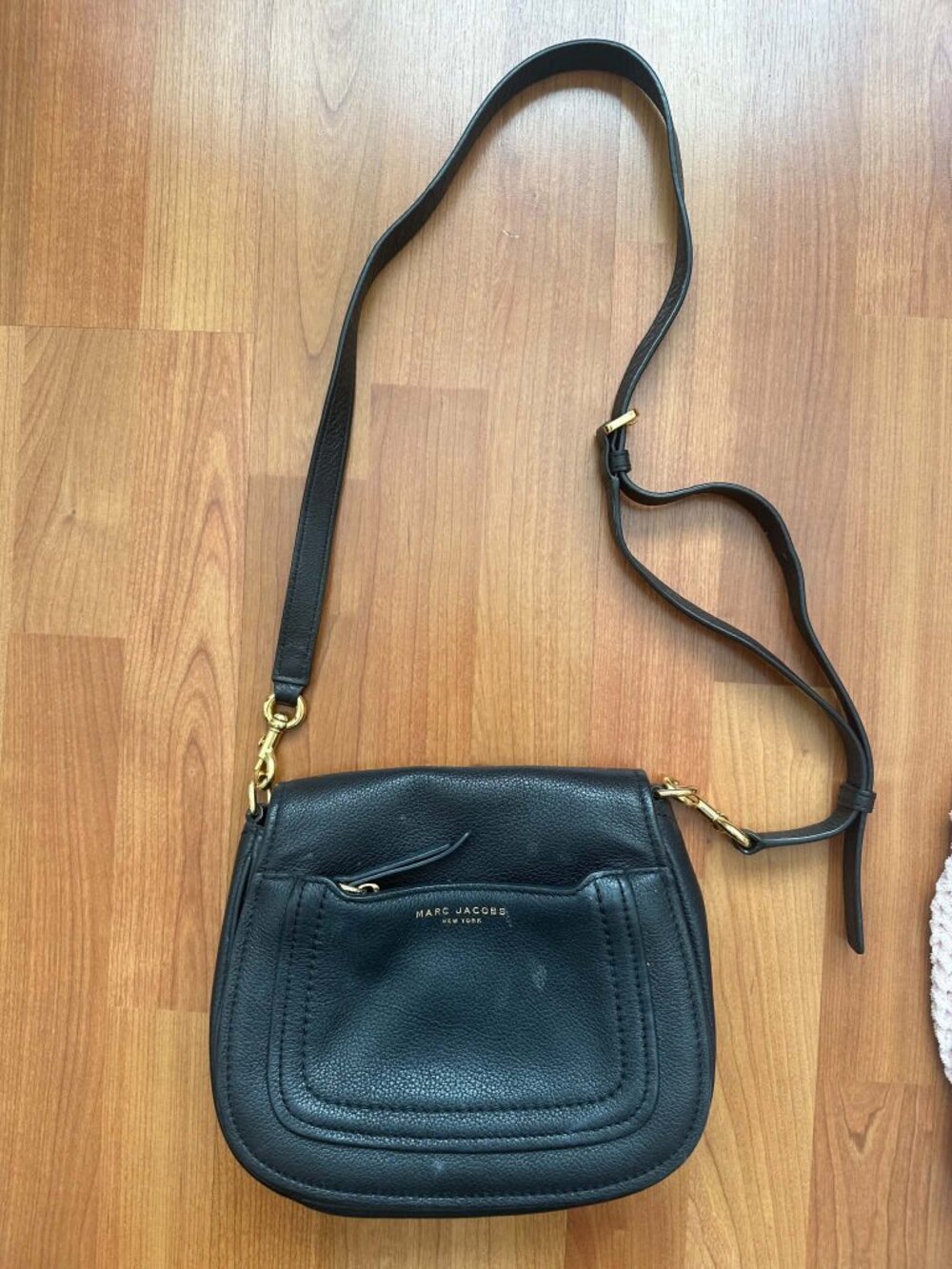 Marc Jacobs Black crossbody bag with gold tone on strap